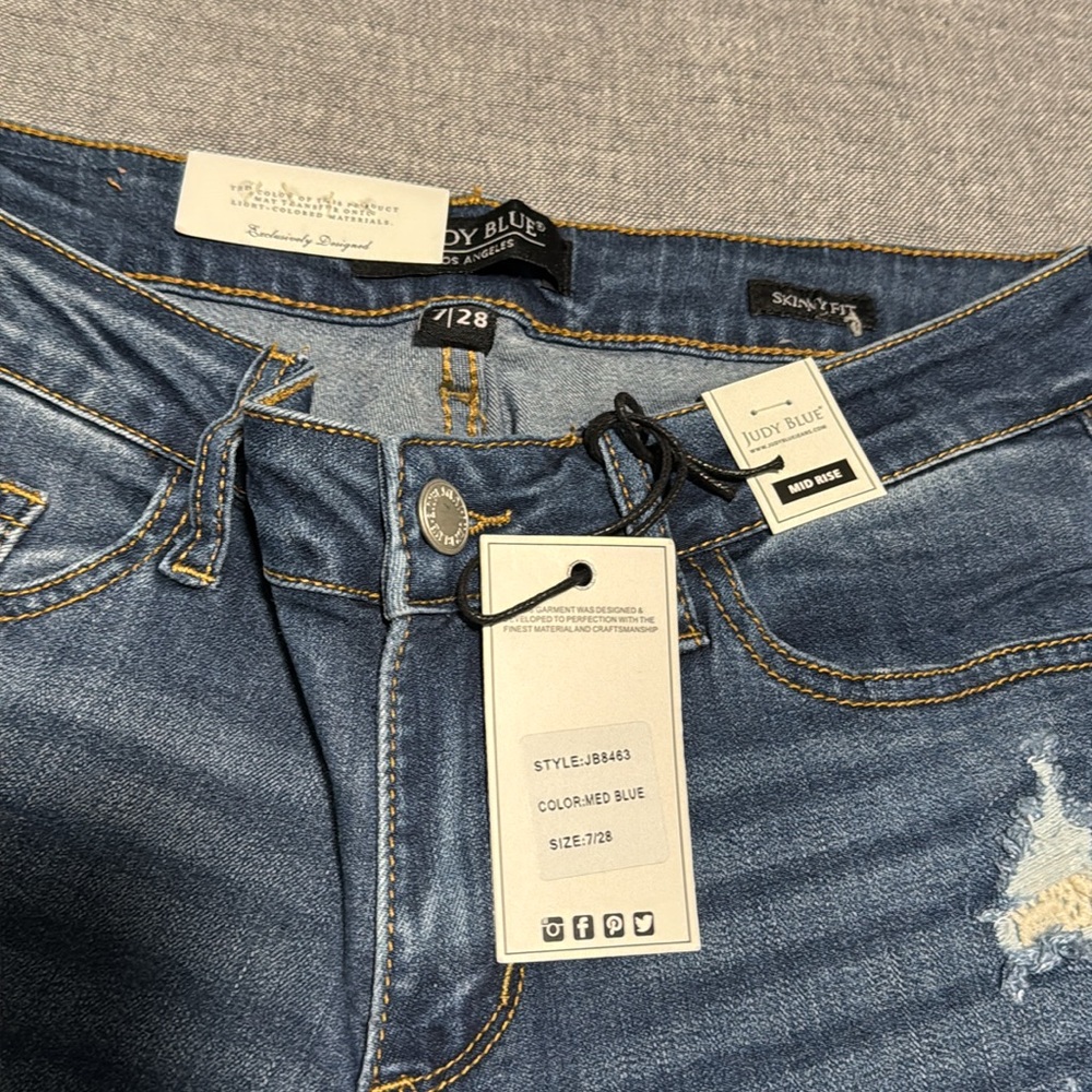 Judy Blue skinny jeans - Picture 4 of 5